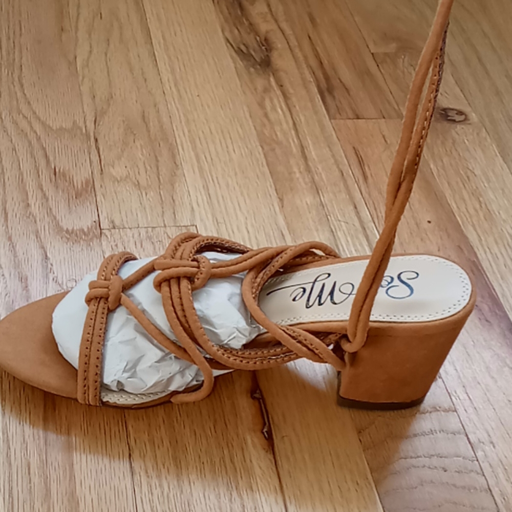Laced up sandals